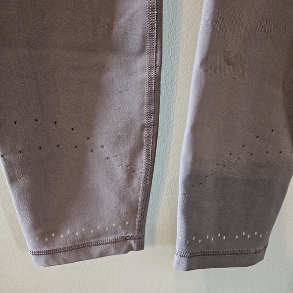 Lululemon Zoned In Tight 2020 Casual Leggings Size 6. - Picture 12 of 15